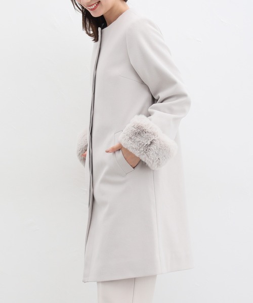 Honeys(ハニーズ)の「ファー付ノーカラーコート(ノーカラーコート・レディース・アイボリー/ネイビー/ライトグレー/モカ・S/M/L/LL/3L)」の20枚目の写真