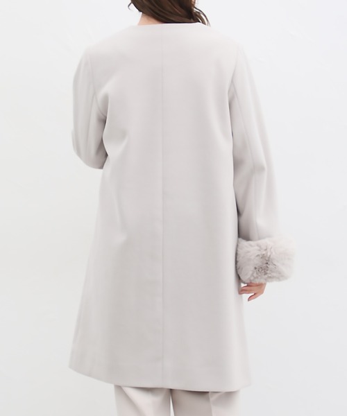 Honeys(ハニーズ)の「ファー付ノーカラーコート(ノーカラーコート・レディース・アイボリー/ネイビー/ライトグレー/モカ・S/M/L/LL/3L)」の21枚目の写真