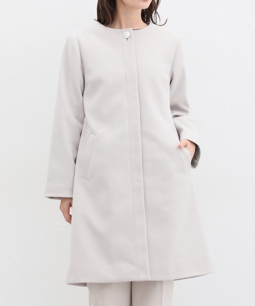 Honeys(ハニーズ)の「ファー付ノーカラーコート(ノーカラーコート・レディース・アイボリー/ネイビー/ライトグレー/モカ・S/M/L/LL/3L)」の22枚目の写真