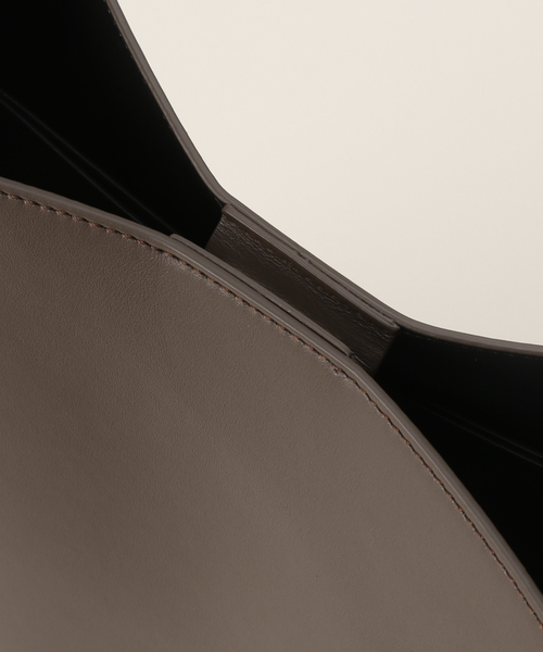 AESTHER EKME(エスターエクミ)の「【AESTHER EKME/エスター・エクミ】large leather tote bag(クラッチバッグ・レディース・ベージュ・FREE)」の4枚目の写真