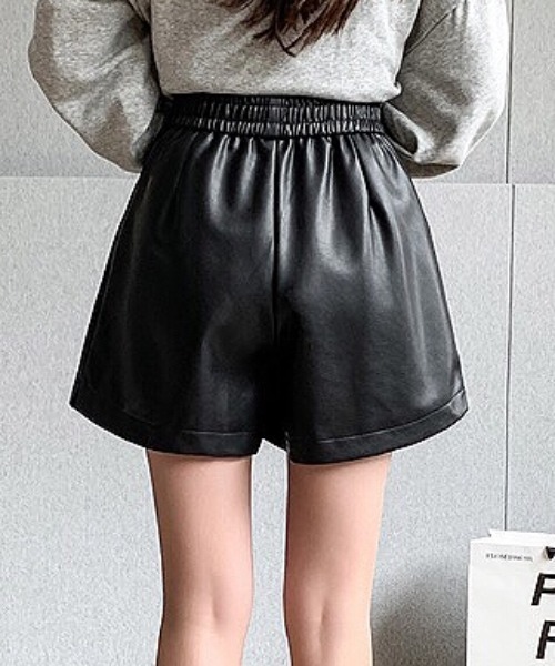 SHEENA(シーナ)の「ウエストゴムエコレザーショートパンツ(その他パンツ・レディース・ブラウン/ブラック・M)」の18枚目の写真
