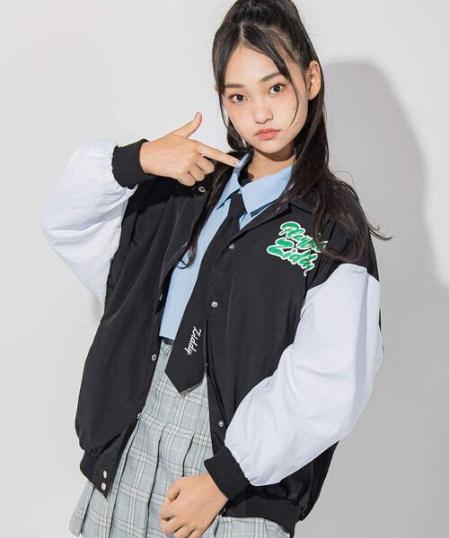 ZIDDY（ジディ）の「【 ニコ☆プチ 掲載 】サガラ刺繍バイカラースタジャン(130~160cm)（スタジャン・キッズ・ブラック/グリーン・150cm/160cm/130cm/140cm）」の2枚目の写真