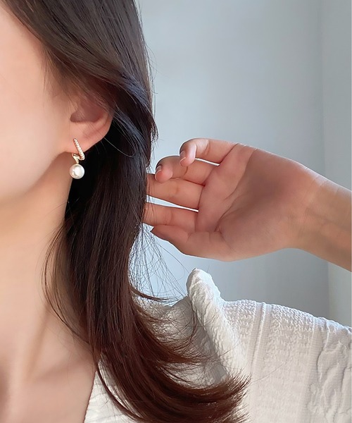 LA VORAGINE(ラ ヴォラジネ)の「パールモチーフ ノンホールイヤリング(イヤリング・レディース・ゴールド・FREE)」の2枚目の写真