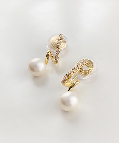 LA VORAGINE(ラ ヴォラジネ)の「パールモチーフ ノンホールイヤリング(イヤリング・レディース・ゴールド・FREE)」の4枚目の写真