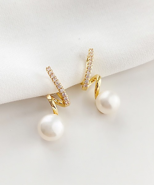 LA VORAGINE(ラ ヴォラジネ)の「パールモチーフ ノンホールイヤリング(イヤリング・レディース・ゴールド・FREE)」の5枚目の写真