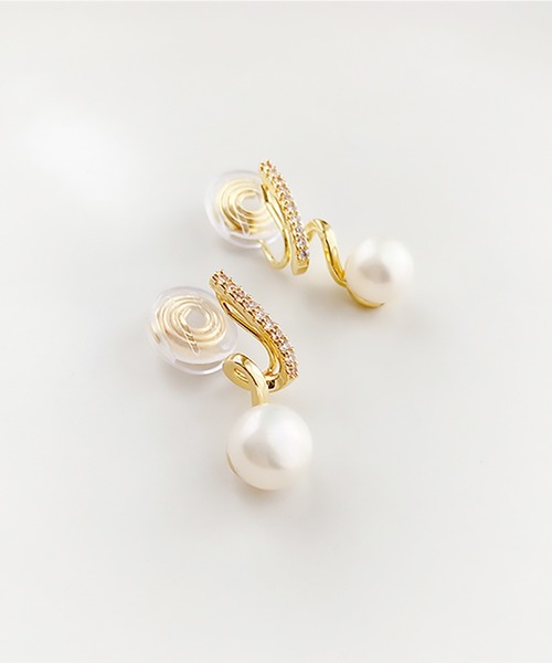 LA VORAGINE(ラ ヴォラジネ)の「パールモチーフ ノンホールイヤリング(イヤリング・レディース・ゴールド・FREE)」の6枚目の写真