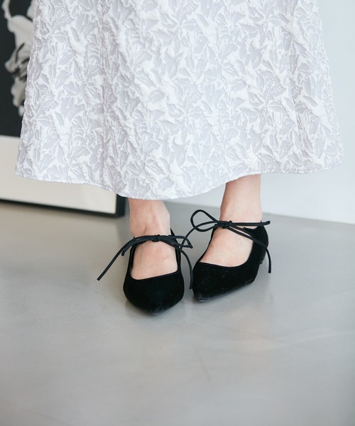 Juze(ジュゼ)の「リボンフラットパンプス(パンプス・レディース・シルバー/ブラック・23.0cm/23.5cm/24.0cm)」の4枚目の写真