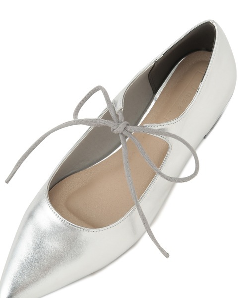 Juze(ジュゼ)の「リボンフラットパンプス(パンプス・レディース・シルバー/ブラック・23.0cm/23.5cm/24.0cm)」の11枚目の写真
