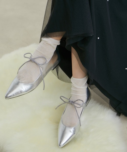 Juze(ジュゼ)の「リボンフラットパンプス(パンプス・レディース・シルバー/ブラック・23.0cm/23.5cm/24.0cm)」の15枚目の写真