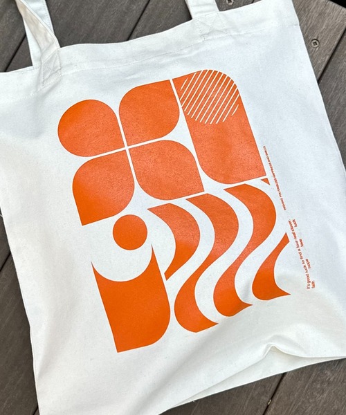 mi via loca(ミヴィアロカ)の「RECYCLED SOFT FABRIC レトロモチーフ トートバッグ(トートバッグ・レディース・パープル/ホワイト系その他/アイボリー/オレンジ・FREE)」の14枚目の写真