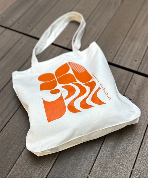 mi via loca(ミヴィアロカ)の「RECYCLED SOFT FABRIC レトロモチーフ トートバッグ(トートバッグ・レディース・パープル/ホワイト系その他/アイボリー/オレンジ・FREE)」の8枚目の写真