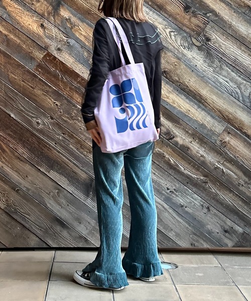 mi via loca(ミヴィアロカ)の「RECYCLED SOFT FABRIC レトロモチーフ トートバッグ(トートバッグ・レディース・パープル/ホワイト系その他/アイボリー/オレンジ・FREE)」の22枚目の写真