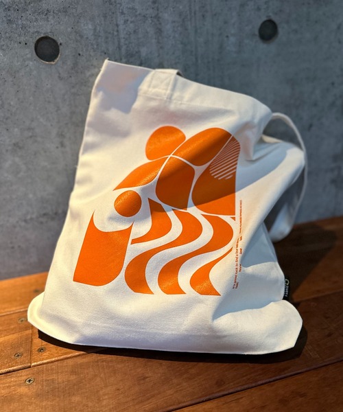 mi via loca(ミヴィアロカ)の「RECYCLED SOFT FABRIC レトロモチーフ トートバッグ(トートバッグ・レディース・パープル/ホワイト系その他/アイボリー/オレンジ・FREE)」の6枚目の写真