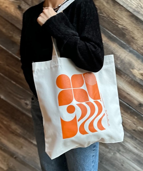 mi via loca(ミヴィアロカ)の「RECYCLED SOFT FABRIC レトロモチーフ トートバッグ(トートバッグ・レディース・パープル/ホワイト系その他/アイボリー/オレンジ・FREE)」の9枚目の写真
