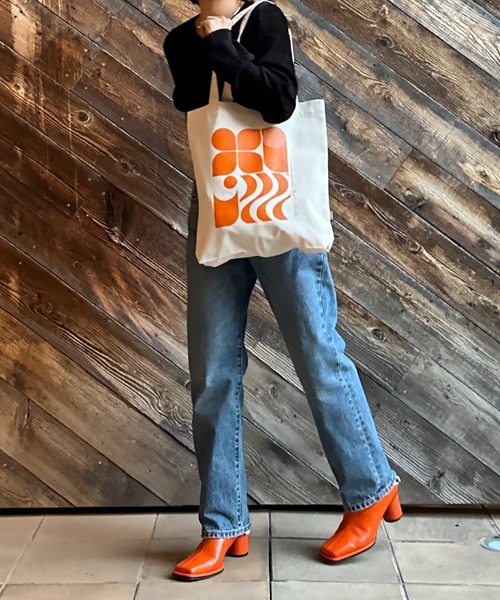 mi via loca(ミヴィアロカ)の「RECYCLED SOFT FABRIC レトロモチーフ トートバッグ(トートバッグ・レディース・パープル/ホワイト系その他/アイボリー/オレンジ・FREE)」の13枚目の写真