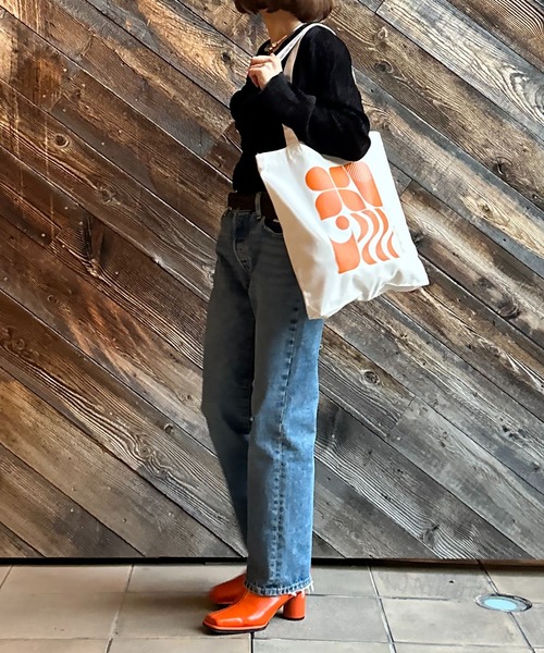 mi via loca(ミヴィアロカ)の「RECYCLED SOFT FABRIC レトロモチーフ トートバッグ(トートバッグ・レディース・パープル/ホワイト系その他/アイボリー/オレンジ・FREE)」の12枚目の写真