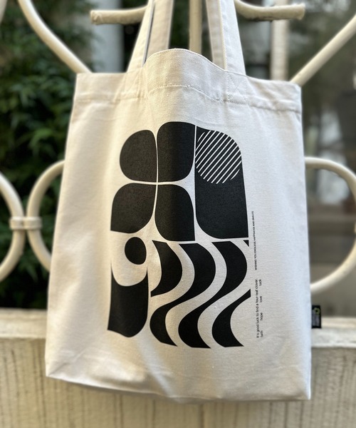 mi via loca(ミヴィアロカ)の「RECYCLED SOFT FABRIC レトロモチーフ トートバッグ(トートバッグ・レディース・パープル/ホワイト系その他/アイボリー/オレンジ・FREE)」の17枚目の写真