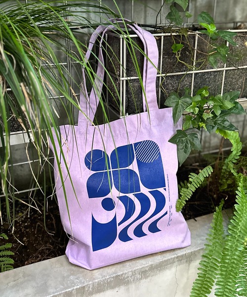 mi via loca(ミヴィアロカ)の「RECYCLED SOFT FABRIC レトロモチーフ トートバッグ(トートバッグ・レディース・パープル/ホワイト系その他/アイボリー/オレンジ・FREE)」の18枚目の写真