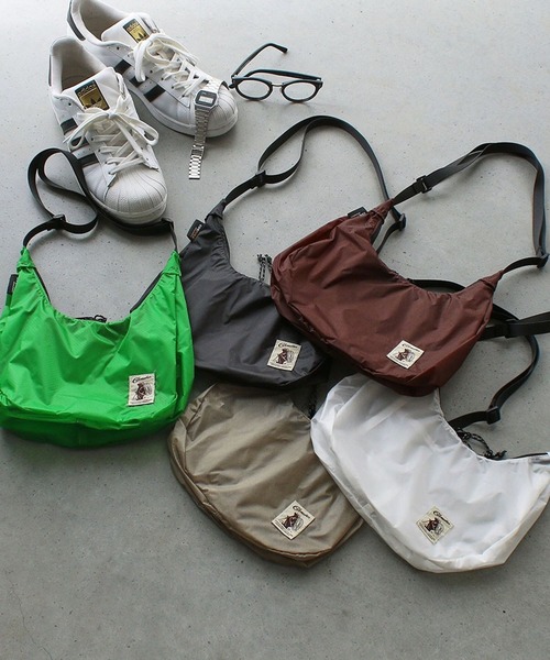 COBMASTER（コブマスター）の「【COBMASTER（コブマスター）】 バナナショルダー（ショルダーバッグ・レディース・ブラウン/ブラック/ベージュ/グリーン/ホワイト・0）」の6枚目の写真