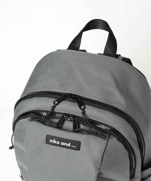 niko and...（ニコアンド）の「オリジナル8ポケットデイパック（バックパック/リュック・レディース・グレー/チャコール/オフホワイト・0）」の7枚目の写真