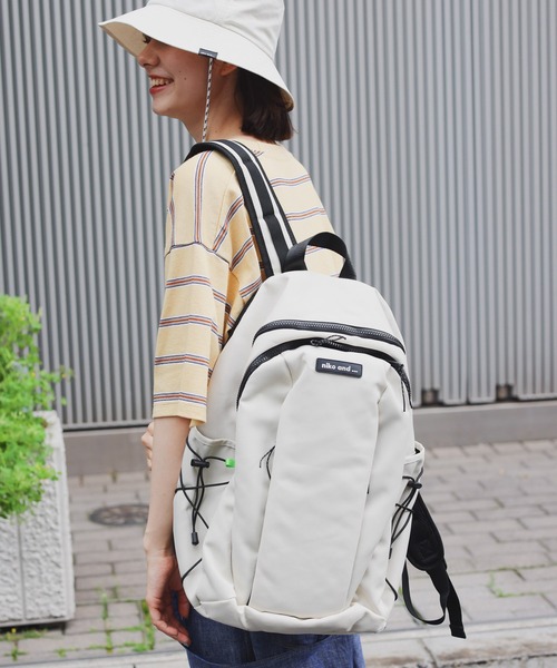 niko and...（ニコアンド）の「オリジナル8ポケットデイパック（バックパック/リュック・レディース・グレー/チャコール/オフホワイト・0）」の4枚目の写真