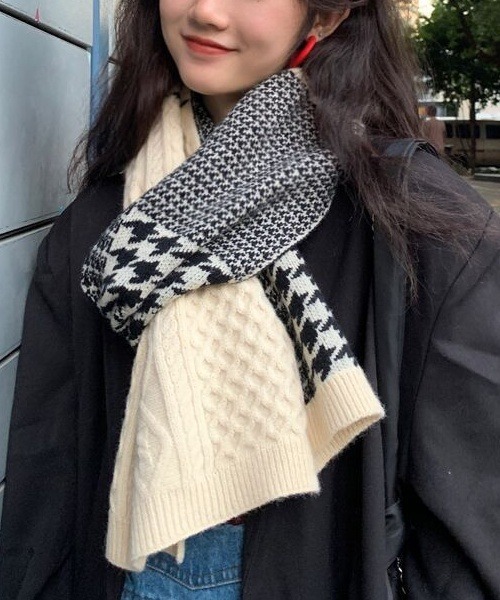 Fun & Daily（ファンアンドデイリー）の「F&D : パッチワークニットマフラー（マフラー・レディース・ブラック/ホワイト・FREE）」の6枚目の写真