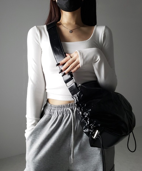 me+em select(ミームセレクト)の「※※【 3color 】シワフェイクレザーシャーリングショルダーバッグ / SIWA fake leather Shirring shoulder bag(ショルダーバッグ・レディース・ブラック/シルバー/アイボリー・FREE)」の17枚目の写真