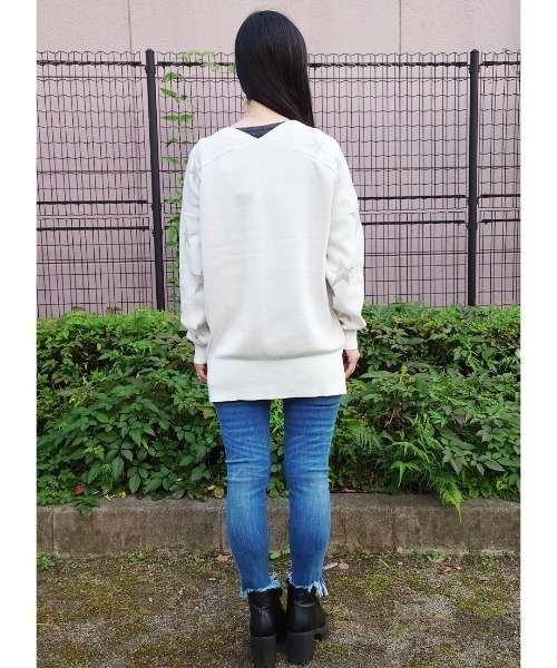 CRYSTAL BALL（クリスタルボール）の「STARニットVネック（ニット/セーター・レディース・ホワイト・FREE）」の4枚目の写真