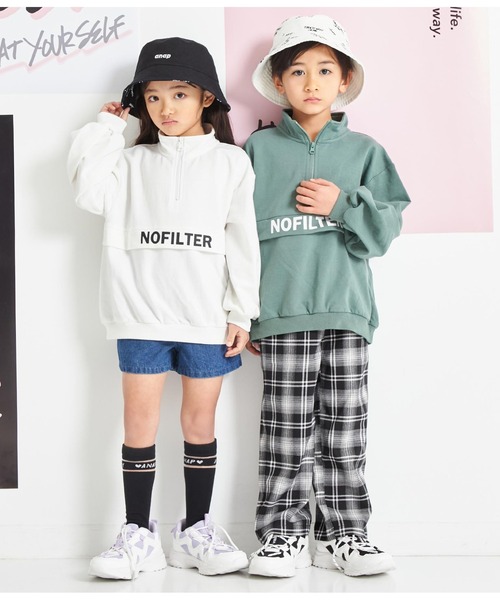 ANAP kids（アナップキッズ）の「ハーフジップバックロゴミニ裏毛トレーナー【親子お揃い】（スウェット・キッズ・オフホワイト/カーキ/ブラック・110cm/120cm/130cm）」の6枚目の写真