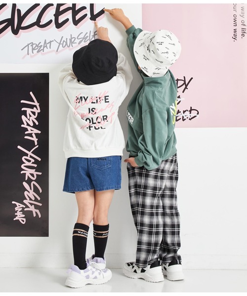 ANAP kids（アナップキッズ）の「ハーフジップバックロゴミニ裏毛トレーナー【親子お揃い】（スウェット・キッズ・オフホワイト/カーキ/ブラック・110cm/120cm/130cm）」の5枚目の写真