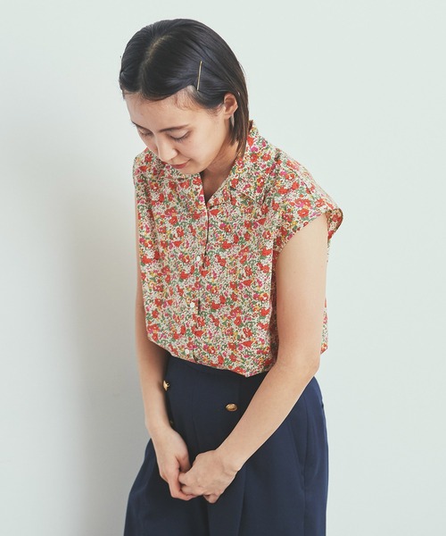 CHILD WOMAN(チャイルドウーマン)の「【WEB別注】リバティ小花柄 開襟フレンチスリーブブラウス(シャツ/ブラウス・レディース・ブラック/ベージュ/ブルー・FREE)」の20枚目の写真