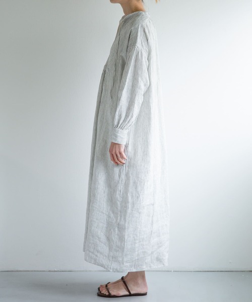 FORK&SPOON(フォークアンドスプーン)の「FORK&SPOON フレンチリネンヨーク切替ギャザーワンピース(ワンピース・レディース・ブルー系その他/ストライプ/ブラック・1/2)」の4枚目の写真