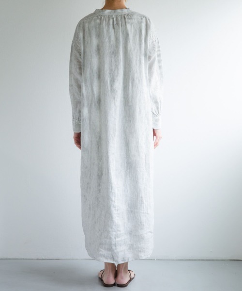 FORK&SPOON(フォークアンドスプーン)の「FORK&SPOON フレンチリネンヨーク切替ギャザーワンピース(ワンピース・レディース・ブルー系その他/ストライプ/ブラック・1/2)」の5枚目の写真