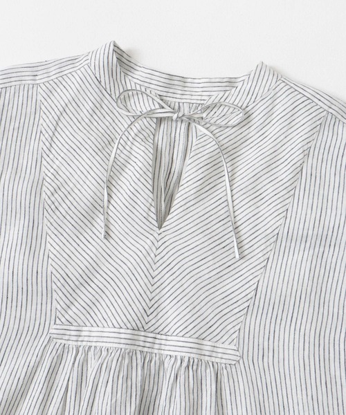 FORK&SPOON(フォークアンドスプーン)の「FORK&SPOON フレンチリネンヨーク切替ギャザーワンピース(ワンピース・レディース・ブルー系その他/ストライプ/ブラック・1/2)」の12枚目の写真