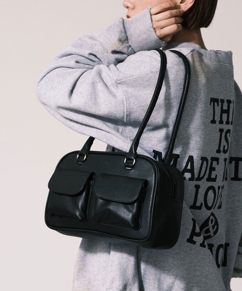 CIAOPANIC（チャオパニック）の「ダブルポケットボストンバッグ（ハンドバッグ・レディース・ブラック/シルバー/グリーン・FREE）」の2枚目の写真