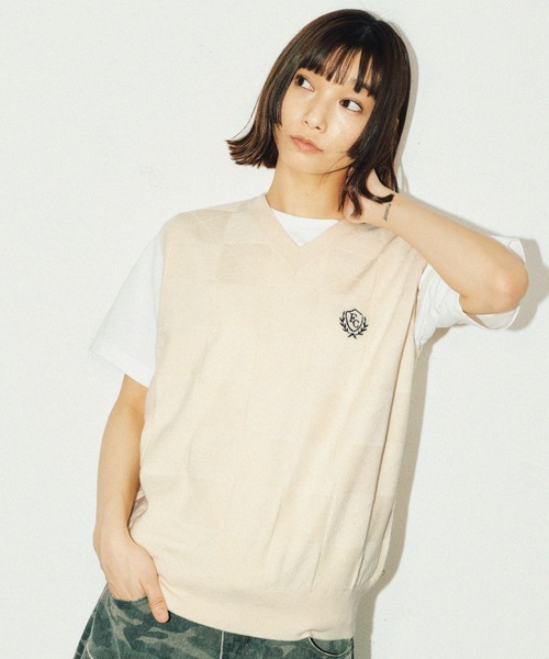 FCMM(エフシーエムエム)の「BLOCK KNIT VEST/ブロックニットベスト(ベスト・メンズ・アイボリー/グレー/ピンク・MEDIUM/LARGE)」の2枚目の写真