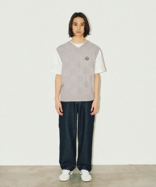 FCMM(エフシーエムエム)の「BLOCK KNIT VEST/ブロックニットベスト(ベスト・メンズ・アイボリー/グレー/ピンク・MEDIUM/LARGE)」の9枚目の写真