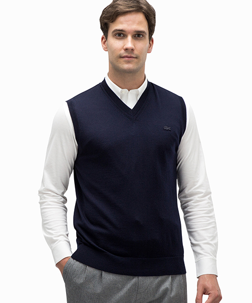LACOSTE(ラコステ)の「ウォッシャブル メリノウール Vネック ニット ベスト(ベスト)」|ネイビー