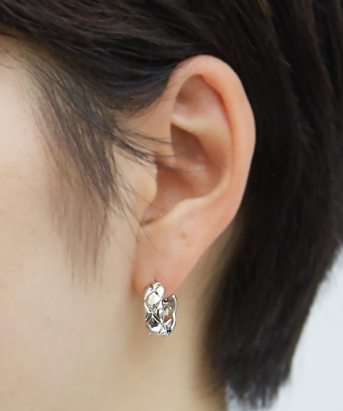 Rouge vif la cle(ルージュヴィフラクレ)の「【sauvage peau】キルティングデザイン ピアス / 両耳(ピアス(両耳用)・レディース・シルバー/ゴールド・フリー)」の2枚目の写真
