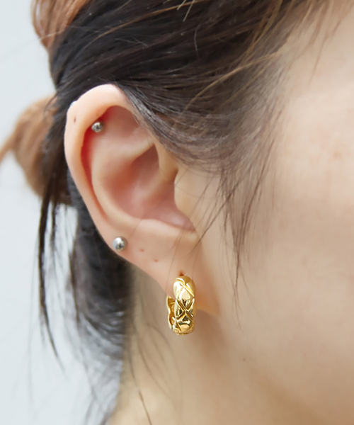 Rouge vif la cle(ルージュヴィフラクレ)の「【sauvage peau】キルティングデザイン ピアス / 両耳(ピアス(両耳用)・レディース・シルバー/ゴールド・フリー)」の1枚目の写真