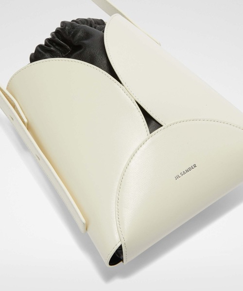 JIL SANDER（ジルサンダー）の「CURVE CROSSBODY（ショルダーバッグ・レディース・ブラック×ベージュ/ミント/グレー/アイボリー・UNI）」の11枚目の写真