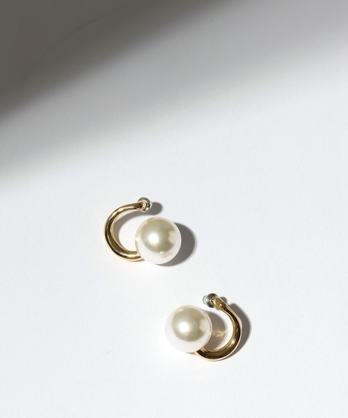 Andemiu（アンデミュウ）の「ビックパールピアス145298（ピアス（両耳用）・レディース・ゴールド/シルバー・FREE）」の2枚目の写真