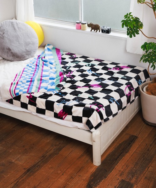 BAYFLOW（ベイフロー）の「[リバーシブル仕様]BFフリースブランケットL 140×203（ブランケット・レディース・ベージュ/チャコール/ブルー/ネイビー/ブラック系/ブルー系・00）」の2枚目の写真