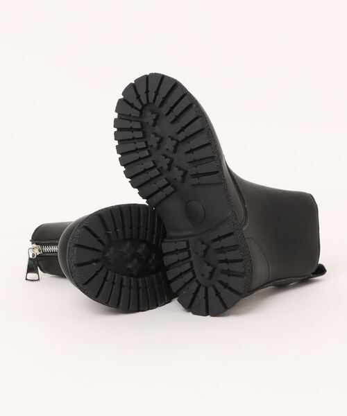 URBAN CHERRY(アーバンチェリー)の「フロントジップショートブーツ(ブーツ・キッズ・ブラック・19.0cm/18.5cm/18.0cm/17.0cm/22.0cm/21.0cm/20.5cm/19.5cm)」の16枚目の写真