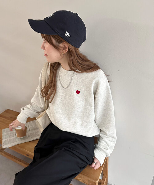 DISCOAT(ディスコート)の「【WEB限定/新色追加】ハート刺繍スウェット(スウェット・レディース・ネイビー/ライトベージュ/チャコールグレー/ベージュ/オフホワイト/ブラウン/ライトグレー/ブラック・MEDIUM)」の10枚目の写真