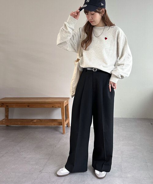 DISCOAT(ディスコート)の「【WEB限定/新色追加】ハート刺繍スウェット(スウェット・レディース・ネイビー/ライトベージュ/チャコールグレー/ベージュ/オフホワイト/ブラウン/ライトグレー/ブラック・MEDIUM)」の12枚目の写真