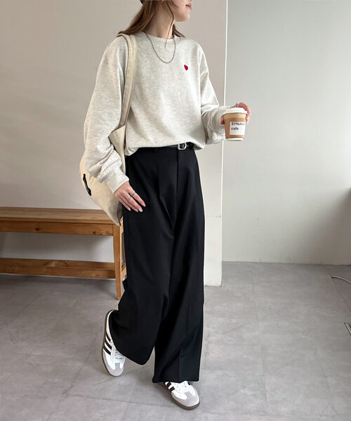 DISCOAT(ディスコート)の「【WEB限定/新色追加】ハート刺繍スウェット(スウェット・レディース・ネイビー/ライトベージュ/チャコールグレー/ベージュ/オフホワイト/ブラウン/ライトグレー/ブラック・MEDIUM)」の13枚目の写真
