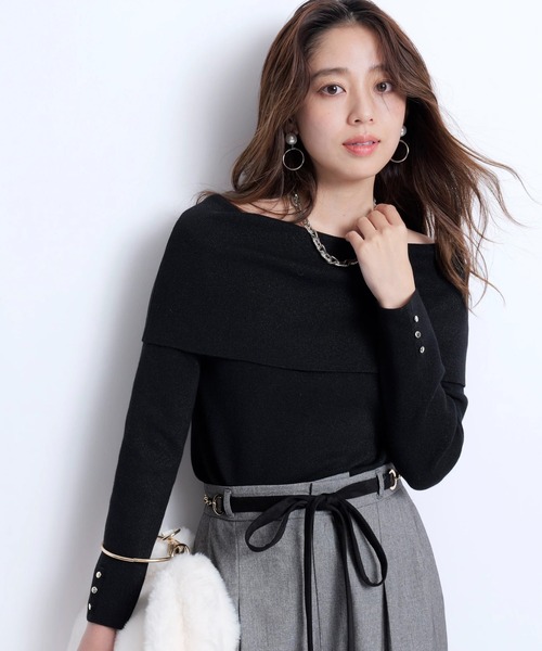 JUSGLITTY(ジャスグリッティー)の「レディオフショルニット(ニット/セーター・レディース・ブラック/チャコールグレー/ベージュ・2)」の2枚目の写真