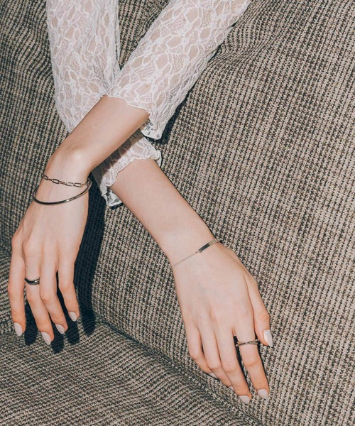 SMELLY(スメリー)の「カーブプレートスライドブレスレット(ブレスレット・レディース・シルバー・-)」の7枚目の写真