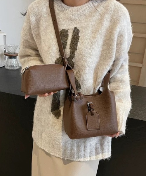Ritzy(リッツィー)の「ポーチ付き バケット ショルダーバッグ(ショルダーバッグ・レディース・ブラック/グレイッシュベージュ/ブラウン・FREE)」の7枚目の写真